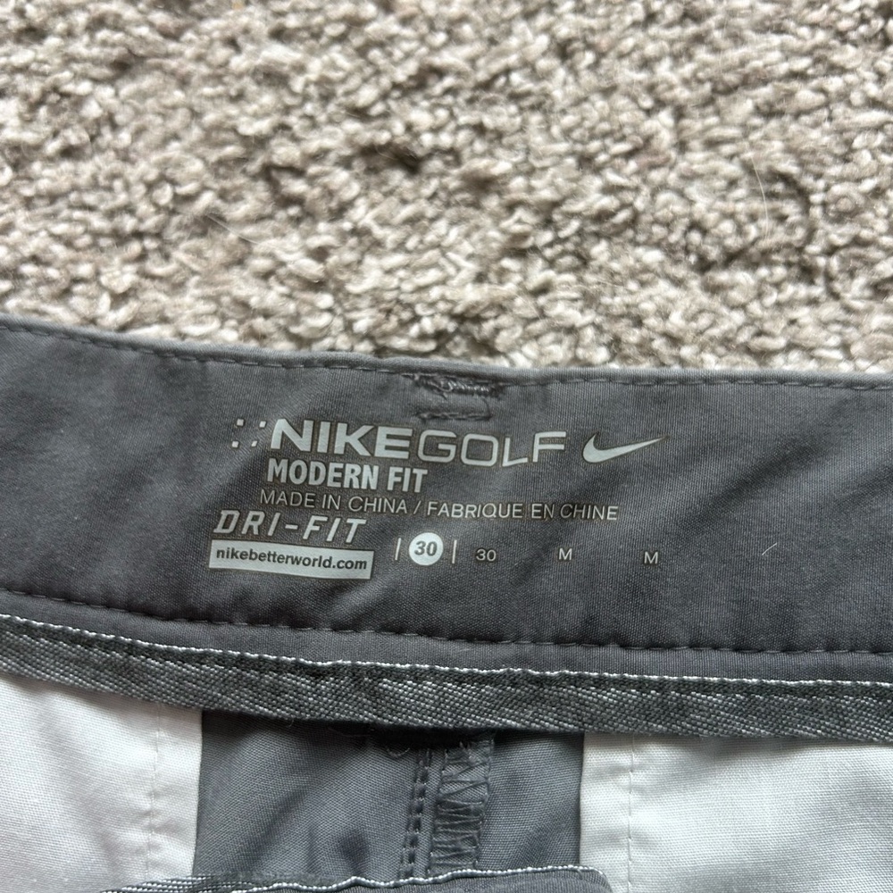 Men's Nike Golf Dri-Fit, Size Medium Gray Shorts - Picture 6 of 7